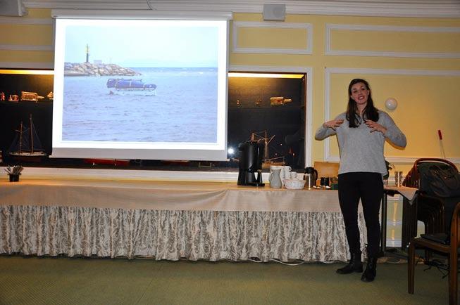 Lagom till kaffet klev före detta landslagsseglaren Karin Berg fram och berättade om sitt liv som seglare.