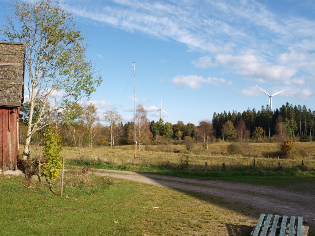 LJUDMÄTNINGSRAPPORT 2014-11-28 30 (31) Figur 16. Den aktuella mätplatsen med vindmasten, bostaden och mikrofonen. Västlig fotoriktning. Figur 17.