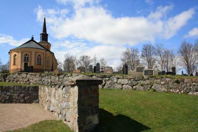 Kyrkogårdens begränsning Murar Gamla kyrkogården omges till största del av stödmurar.