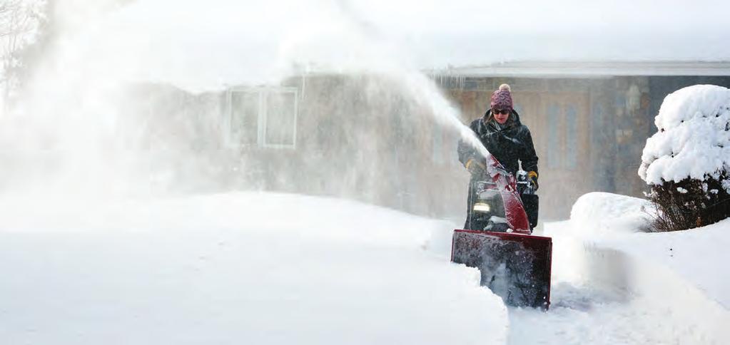 KRAFTIGA SNÖSLUNGOR SOM TAR DIG IGENOM DRIVOR, SKARE OCH VINTERKALLA DAGAR. TORO 2-STEGSSLUNGOR. Har du mycket snö att röja? Brukar det bildas stora vallar som du vill ta dig igenom?