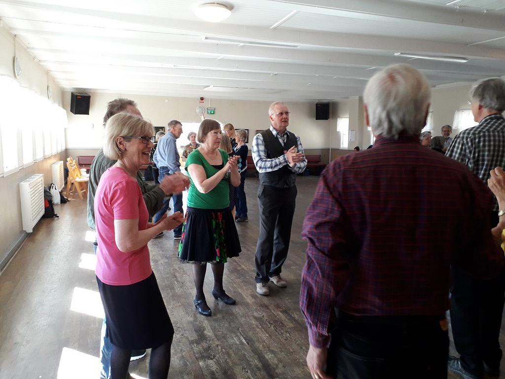 Slut, dock inte riktigt slut! Kursterminen är slut med inte dansen. Peter och jag har försökt föregå med gott exempel och har hunnit med två danser hittills.