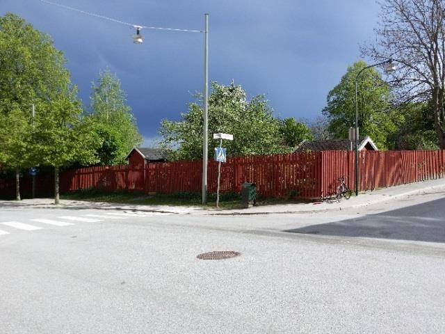 Platsen har utretts som ett alternativ för stationsentré och ligger inom Barnängens koloniträdgård.