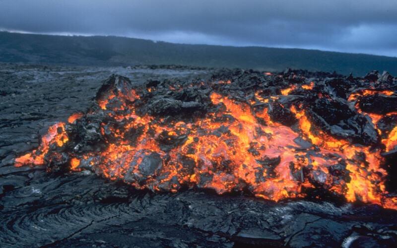 Aa-lava och blocklava De har en grov och skrovlig textur som består av sönderbrutna lavablock.
