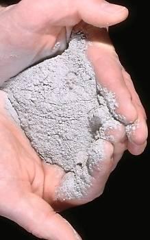 Aska Det pyroklastiska materialet som slungas ut ur en vulkan varierar mycket såväl vad gäller storlek som form.