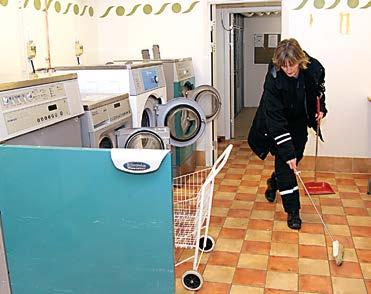 Att hyresgäster inte gör rent efter sig i tvättmaskiner och i tvättstugor är ett ständigt klagomål.