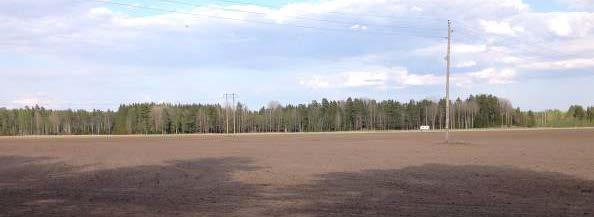 Figur 8: Hjältevad, flackt odlingslandskap och skog. Utmed Brusaån finns relativt små, flacka odlingsmarker på torvjordar eller sandiga isälvsediment. Torvmossar och flacka tallskogar är dominerande.