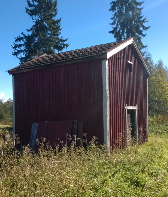 bagarstuga, tvättstuga, vedlider och hölada. Byggnaden är i dåligt skick och därför försämras byggnadens värde som enskild byggnad.