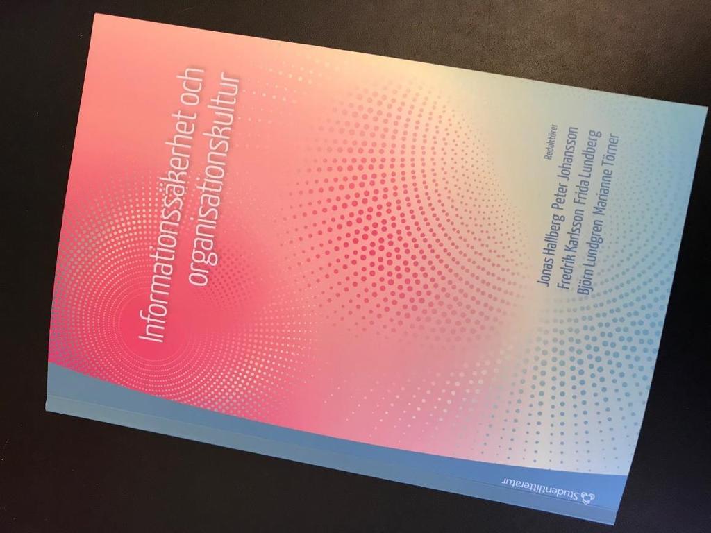 Läkares och sjuksköterskors perspektiv på värdekonflikter i användning av elektroniska patientjournaler Marianne Törner, Maria Skyvell-Nilsson och Anders Pousette Professional Culture, Information