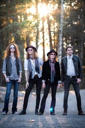 King, m fl Bandmedlemmarna har tidigare spelat med Magnus Uggla,