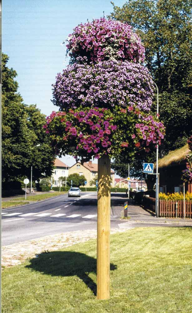 BLOMTRÄD Blomträdet består av: Toppkärl diam. 50 cm. Mellankärl diam. 80 cm. Underkärl diam. 110 cm. Planteringsdjup 30 cm exkl. GP-bevattning. Höjd total 150 cm, exkl.