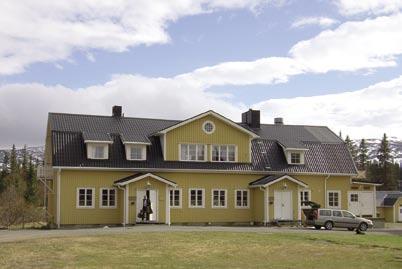 Enaforsholm och Barksätter Enaforsholm Fjällgård Enaforsholm Fjällgård i Jämtland donerades 1937 till akademien av grosshandlaren A.W. Bergsten.