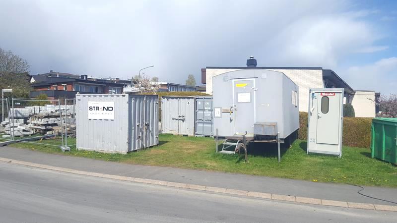 Etableringsresurserna i projektet bestod av en personalbod, två utrustningscontainrar och en avfallscontainer för brännbart avfall, se figur 7.