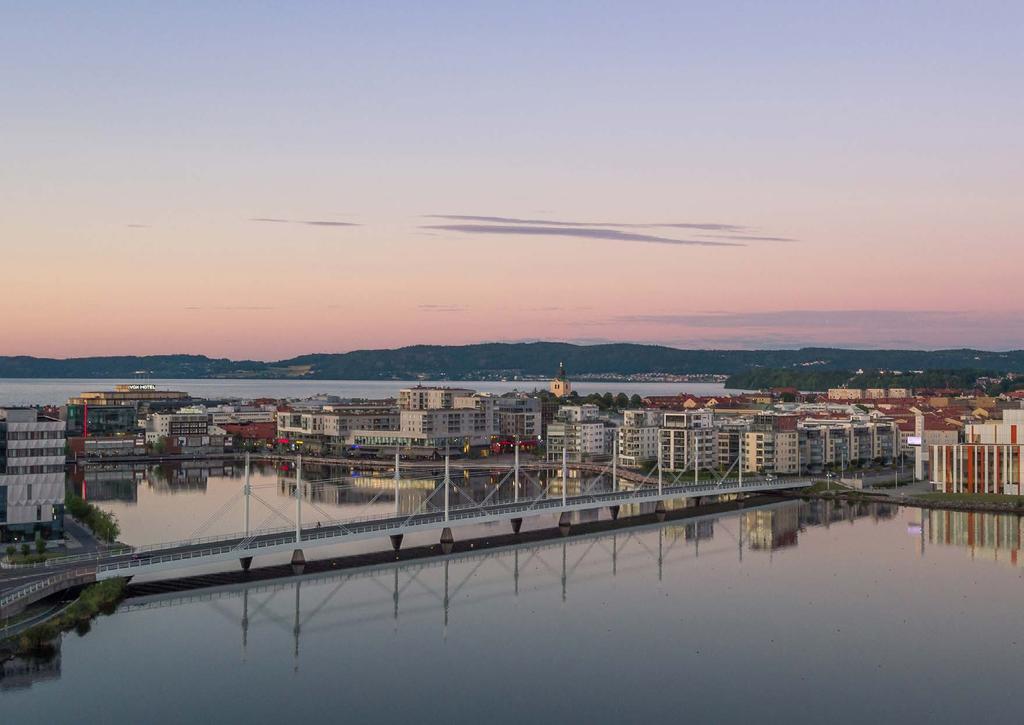 JÖNKÖPING Vid Vätterns södra strand ligger Jönköping, en stad som befinner sig i ett expansivt läge och utveckling. Staden och dess centrum präglas av en ökande tillväxt som skapar en pulserande stad.