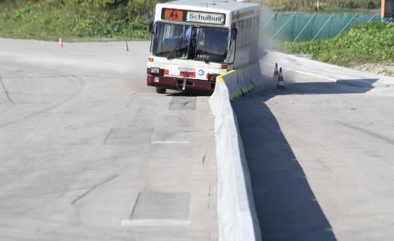 Uthållighetstest T 51 Kollisionstestet T 51 genomfördes enligt EN 1317 på en buss med totalvikt 13t, träffvinkel 20º och en hastighet av 70km/h.