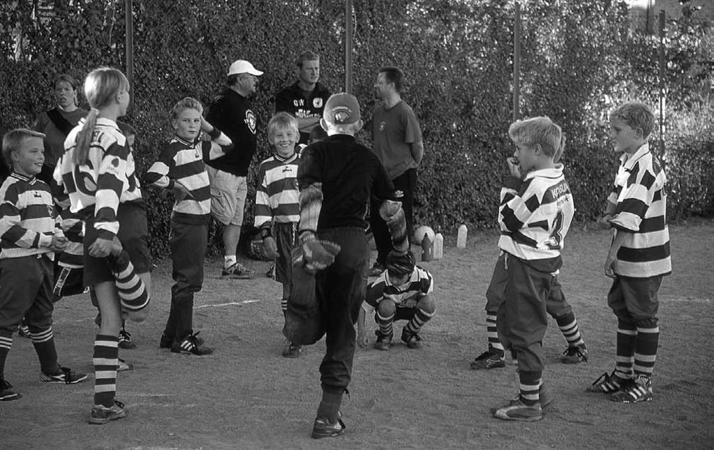 Den dominerande ungdomsidrotten i organiserad form är fotboll. Foto Artur Forsberg dessa barn är inte medlemmar i idrottsföreningar.