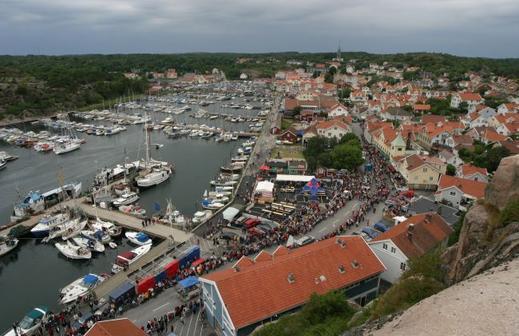 Ändå är Grebbestad ett i allra högsta grad levande samhälle året runt och har en förhållandevis lång turistsäsong.