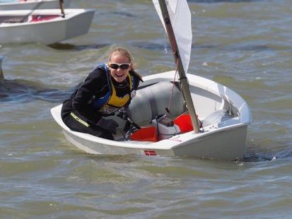 Fredagen 28 juli Nationstävling i lag-segling, svenska tjejlaget bestod av Jennifer Öhrnell, Elsa Arronsson, Louise Zetterström (Lag kapten), Maya King och Filippa