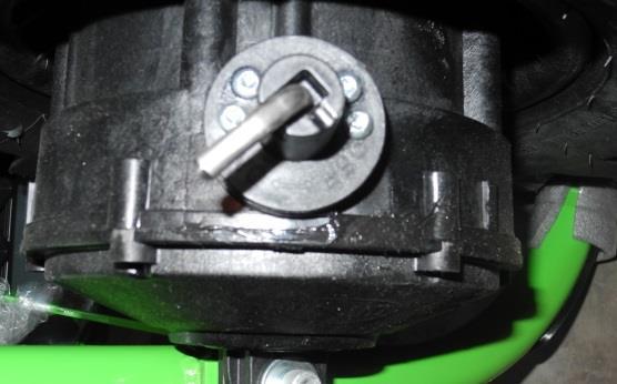 Körning med frånkopplad frihjul (omkopplaren i läge ON) Vid körning i en utförsbacke med blockerat frihjul (Läge ON) omvandlas skottkärran lägesenergi till el som återmatas tillbaka till batteri.
