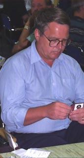 Bricka 37 E kn 5 Nord/N-S E D 8 K 6 4 E 8 7 4 2 D 10 9 8 7 4 3 K kn 2 6 E 10 9 D kn 8 D kn 6 5 3 2 10 9 K 6 10 9 7 5 4 3 7 5 3 2 K Leif Gunnar Trapp Elmroth 1 2 pass 3 pass 3NT pass pass pass Öst