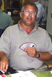 På sista hjärtern var väst chanslös. Han försökte med rutertio, men Gunnar singlade ruterkung och spelade ruter. 630 och 121 av 160 möjliga.