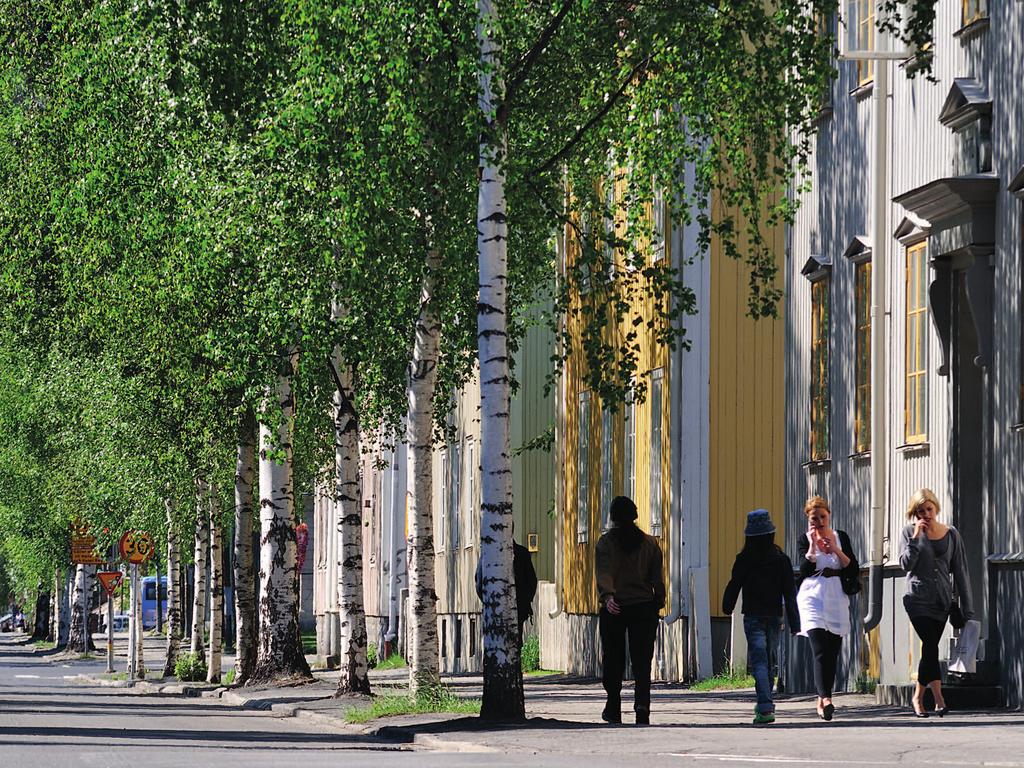 Utvecklingsavdelningen Aktuellt om fastighetsknaden Bostadspriserna svagt uppåt första halvåret 211 Omslagsbild: Per Lundberg Det här är årets första Aktuellt på fastighetsknaden.