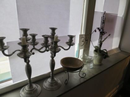 blomma och 2st ljusstakar
