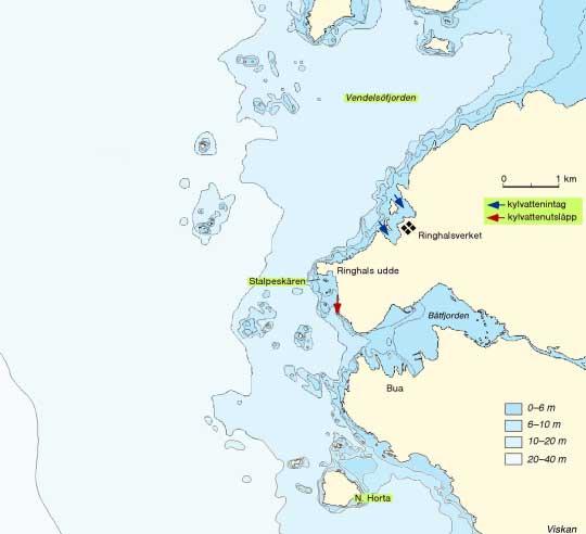 Figur 4:10. Havsområdet vid Ringhals med kylvattenintag och kylvattenutsläpp markerade. (Sjöfartsverkets K-Bas.) större organismer kan nämnas strandkrabban.