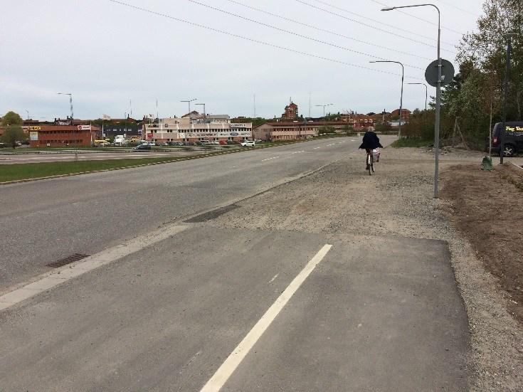 Sida 6 (6) Startläge för nya gång- och cykelbanan på Flatenvägen Barnperspektiv I och med att en breddad gång- och cykelbana anläggs blir det lättare och säkrare för barn att kunna cykla och gå längs