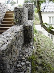 SID 7 (9) Gabionmur, en stenmur som växter kan klättra på. Denna planeras i gränsen mellan kolonilotter och parkeringsyta.