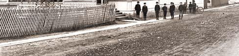 Hemma talade de alltid tyska. År 1878 flyttar de in i ett hus vid Storgatan. Det är förmodligen då som de bytte namn på ateljén till C. Franke.