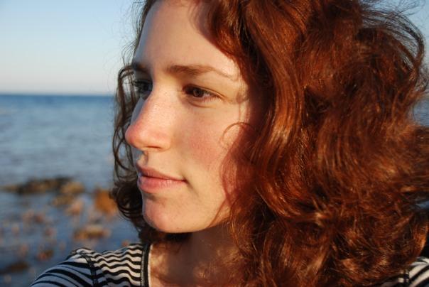 Johanne Jahncke f. 90, från Kokkedal, Danmark Skola: Nordiska linjen, Kosta Glascenter Jag hade en önskan om att skapa en produkt med ett enkelt uttryck som skapar associationer till naturen.