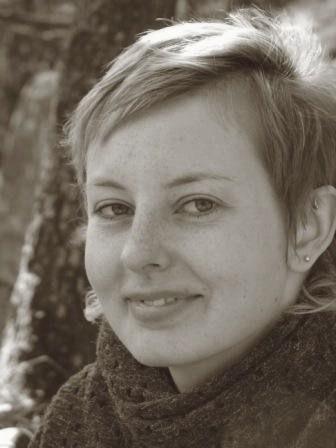 Julie Lehn f. 82, från Fyn, Danmark Skola: Nordiska linjen, Kosta Glascenter Idén till Bröllopsvasen kom ursprungligen från en tanke att göra glasvaser av alla planeter i vårt solsystem.
