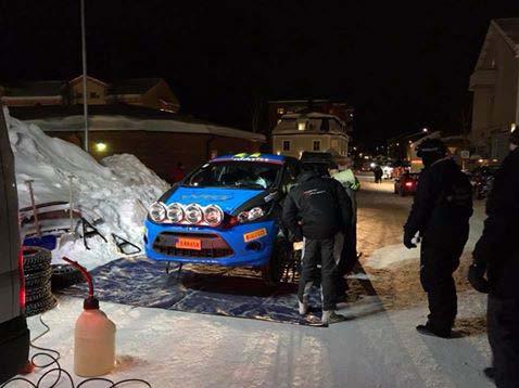 En kort morgonsträcka på 4.95 km är avklarad. Bra känsla i bilen men tydligen för dåligt tempo. Fortsatt tvåa i klassen inför tävlingens snabbaste sträcka.