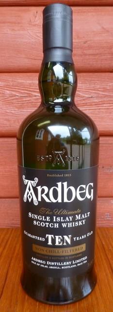 DUELL NR 4 Ardbeg mot Ardbeg Nästa duell stod inte mellan olika destillerier utan var en intern uppgörelse.