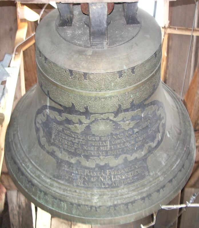 - Kyrkklockorna- Första klockan (stora klockan) göts 1648.