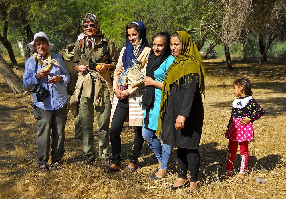 Ett glatt gäng i Jahad Park. Foto: Magnus Ullman INLEDNING En vinterresa till Hormozgan i södra Iran är synnerligen behaglig.