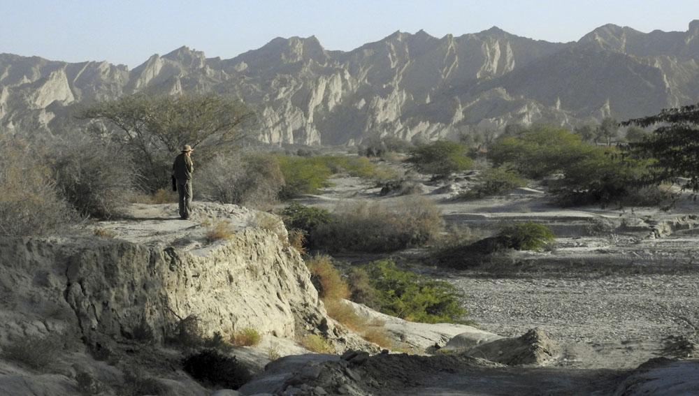 Gaz River, för dagen torr. Foto: Elly Mattsson utrustat oss med flytvästar en positiv överraskning i ett land som Iran.