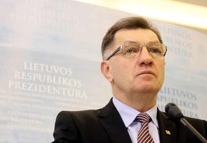 LITOVIO Maldekstre antaŭen estas ankaŭ honestaj personoj kun principoj, li diris. En la nova parlamento sidas 105 viroj kaj 34 virinoj (du kromaj lokoj ne estas konfirmitaj).