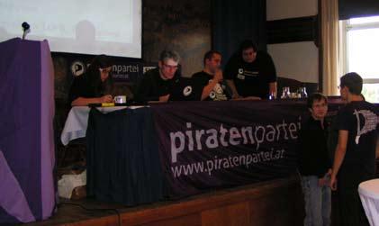 politiko AŭSTRIO Progresas piratoj Sukcesis en la novembraj elektoj en Graz [grac], la dua plej granda aŭstra urbo, komunistoj kaj la nova Pirato-Partio.
