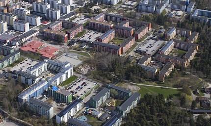 Sida 9 (14) Planförslaget AB Svenska Bostäder innehar huvuddelen av bostäderna söder om Norgegatan. Bostäderna har genomgått en omfattande upprustning med bl a väsentligt förbättrad energiprestandard.