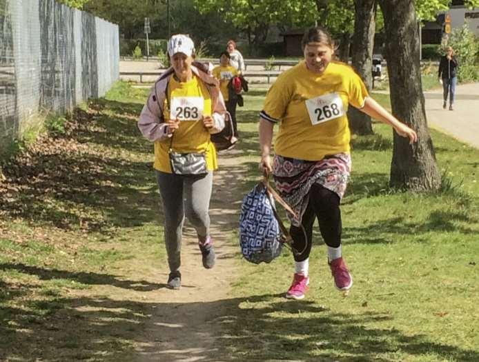 Här kommer Katarzyna och Caroline