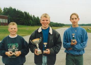10 LINA 3/98 Tävling: SEMISTUNTPOKALEN JUNIORCUPEN I SEMISTUNT 1998 1. Linflygets dag Tullinge, 980502: 1. Magnus Pettersson 20p 2. Tobias Lindström 15p 3. Johan Larsson 12p 5.