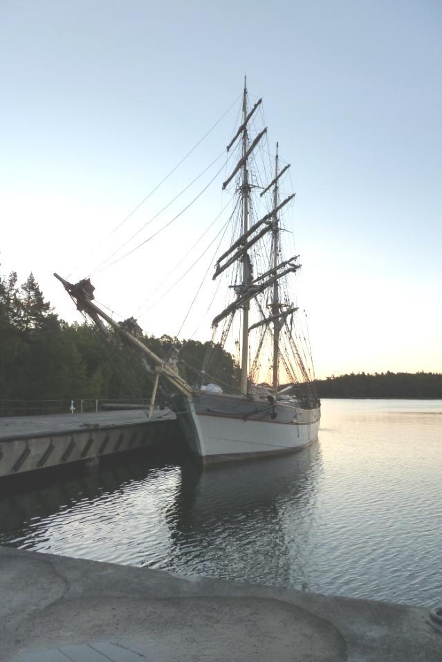 Tisdagsmorgonen väckte oss med sol och svag nordvästlig vind.