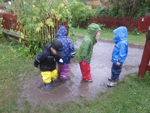 Sida 7 (13) 5. Försklans beskrivning ch analys av kartläggningen: På nedervåning har vi kartlagt att det finns en miljö där pedaggerna inte alltid har fullständig överblick över ett rum.