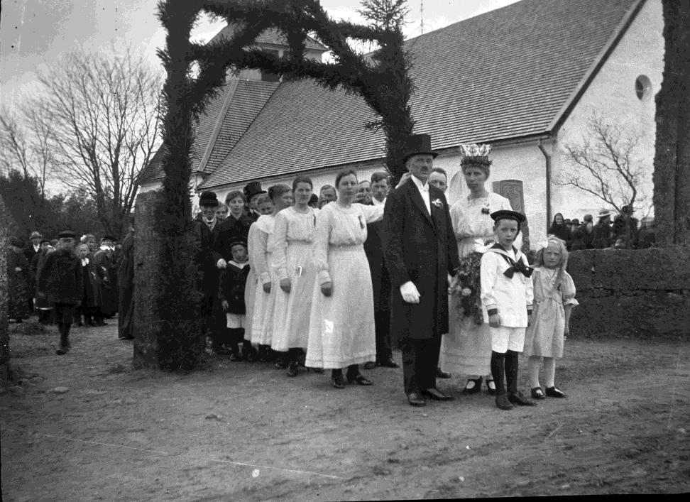 Paret fick sju barn av vilka Gottfrid (1889 1968) var den som övertog föräldragården efter En av de första bilder jag kopierade när jag 1996 började arbeta med negativsamlingen var bild (41) på