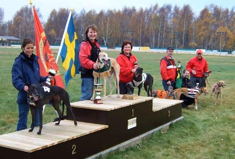 att landskampen slutade 63 45 till hemmanationen. Utanför landskampen blev det en finsk dubbelseger i ett whippetlopp på kortdistans. Delila vann på 21.43 före landsmaninnan Elegant, 21.52.