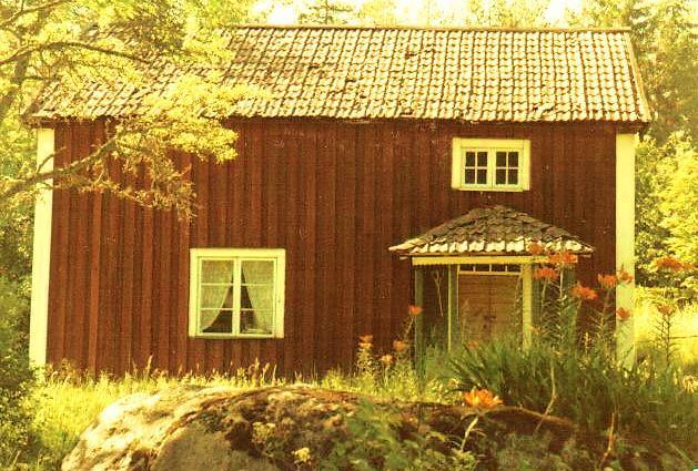 Smedstorp Stora N58 09,071' E16 17,419' 1815 Stora Smedstorp Uthus Smedstorp omnämns som oskattlagt äldre torp i beskrivningen från 1780. Torpet brukades under huvudgården.