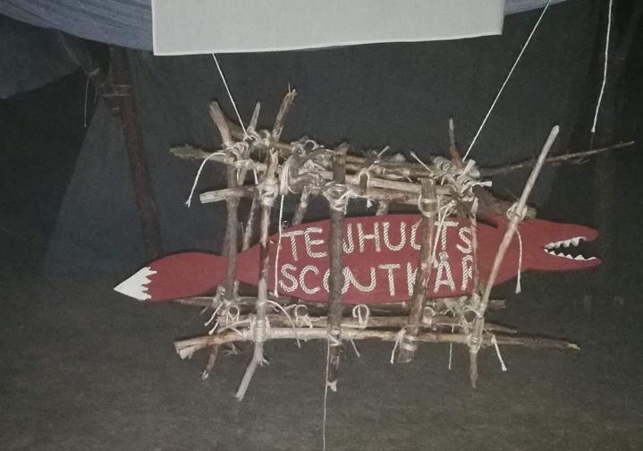 Vänkårerna för kryptisk krigsföring I torsdags vaknade Tenhults scoutkår upp till synen av en förrymd Mikkelsräv.