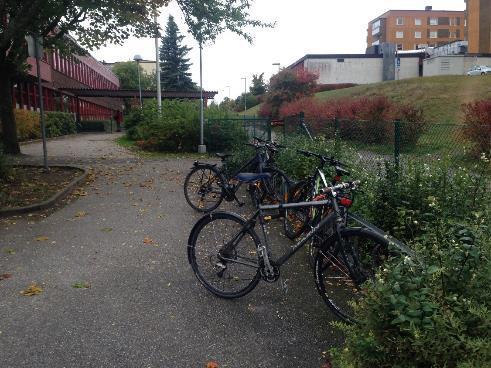 8 Figur 2-3 Cykelparkering av äldre modell som behöver rustas upp med