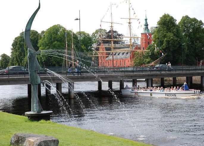 Halmstad Halmstads stads historia Första gången vi möter namnet Halmstad är på 1200-talet, då kungsgården Halmstad låg i nu varande Övraby socken, mellan Nissan och stadsdelen Kärleken.